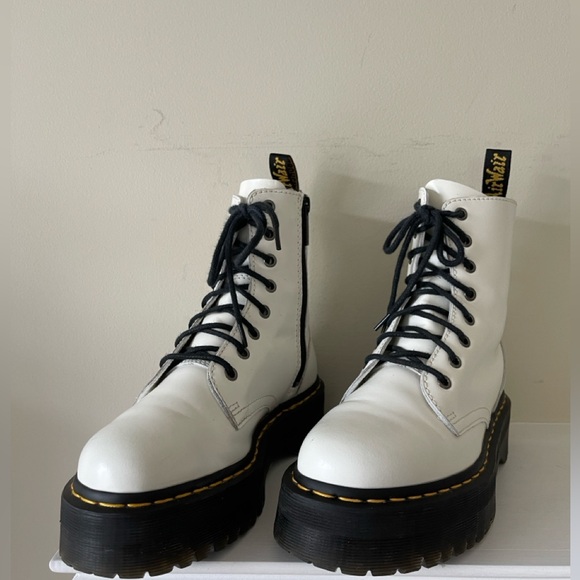 Dr. Martens Women's 1460 MAX LEATHER PLATFORM White Pisa Lace-Up Platform Boots - Picture 5 of 16
